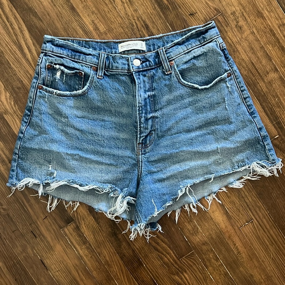 Abercrombie women’s 90s high rise cutoff shorts sz 31